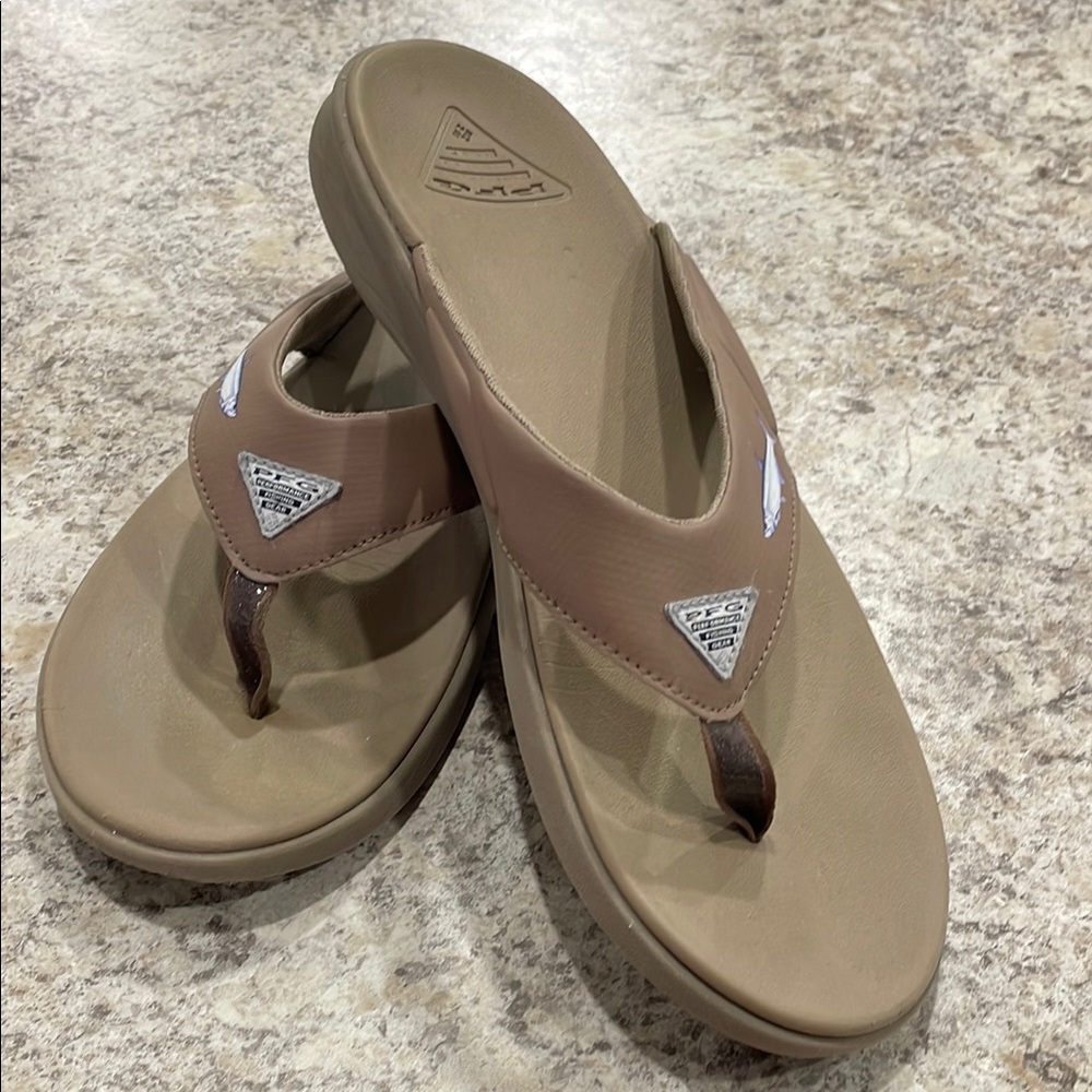 Columbia men’s Tan Flip-Flops